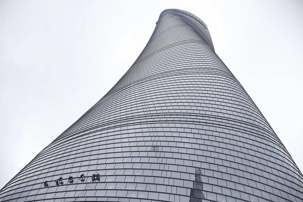 Shanghai's ghost tower has 55 vacant floors