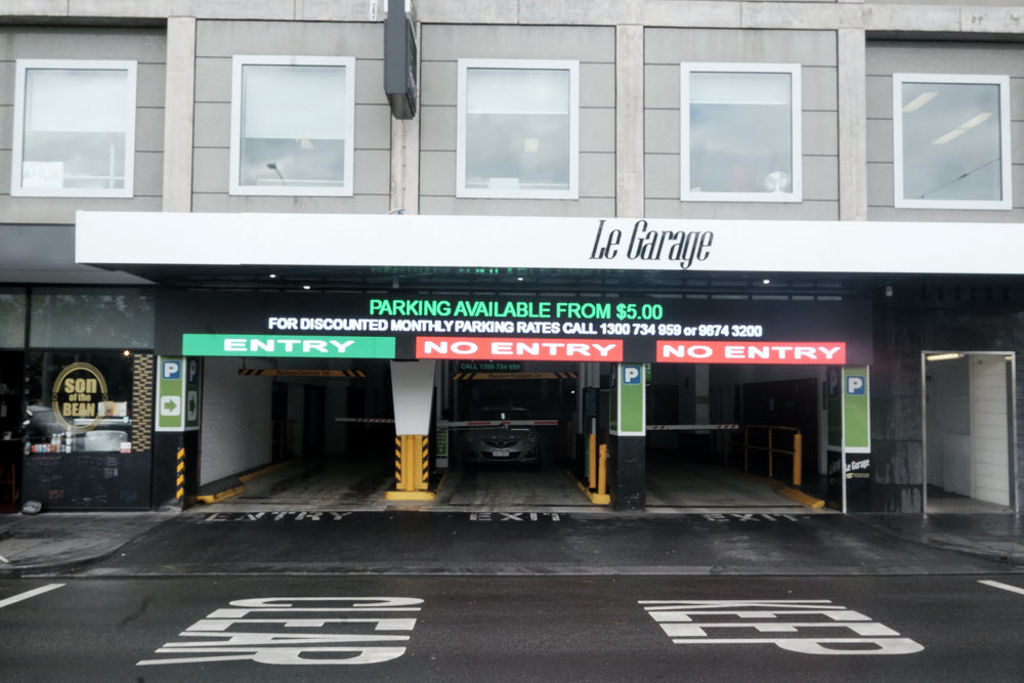 Lloyd Williams sends prize asset into Melbourne market