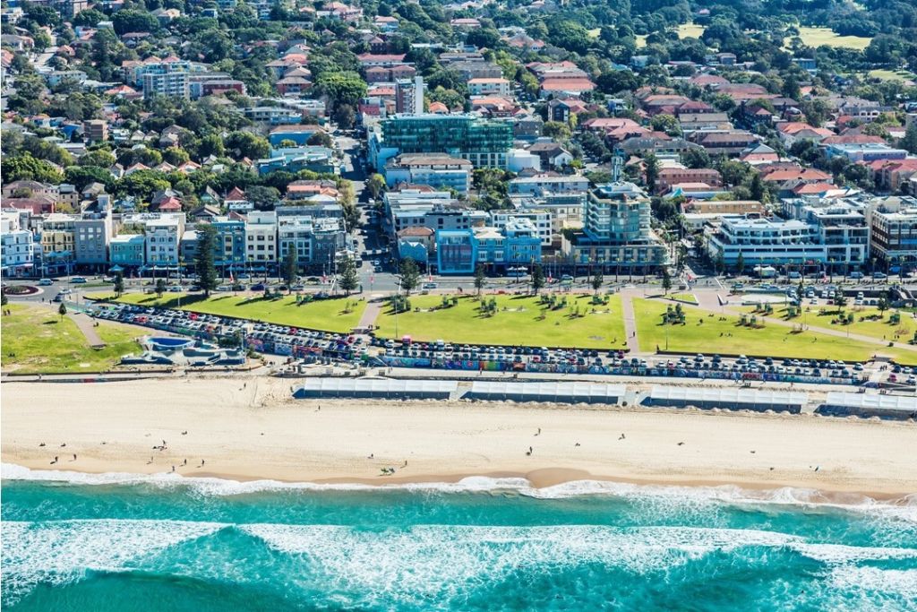 Bondi Beach boarding house hits the market as demand runs hot on Sydney's seaside streets