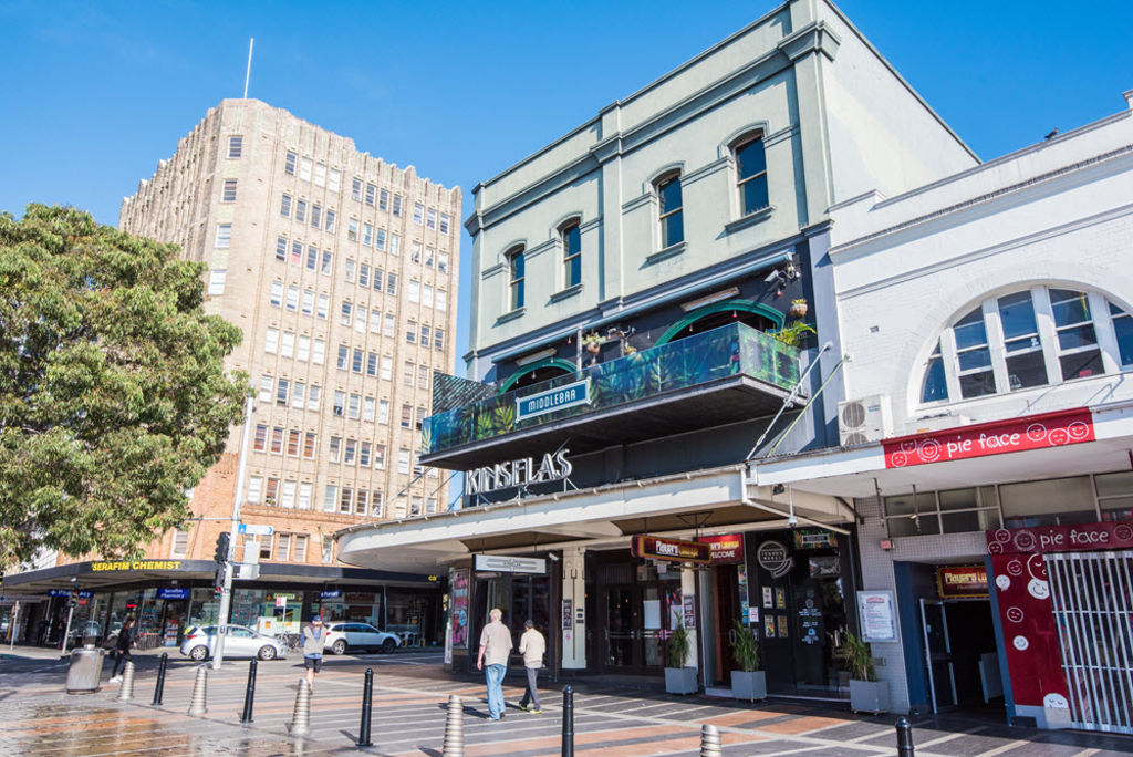 John Singleton and Geoff Dixon offload Kinselas, their sixth hotel sale in six months