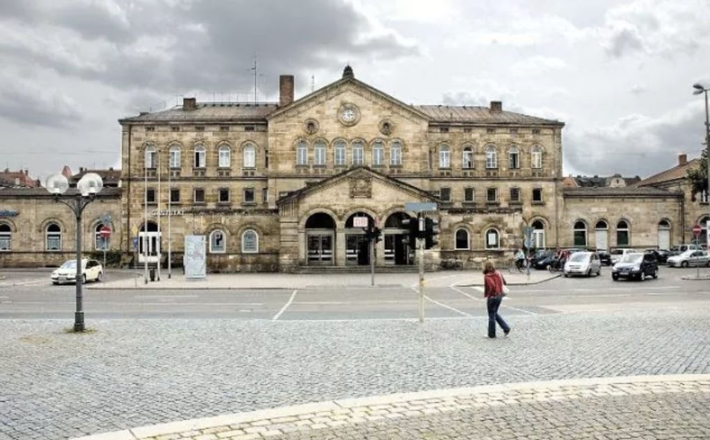 Working German railway station with 49 rooms for sale