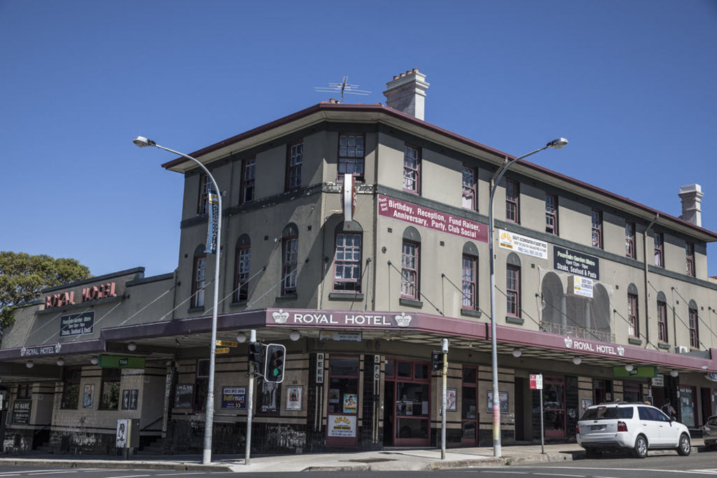 Justin Hemmes grows pub empire, snatching up Bondi's Royal Hotel