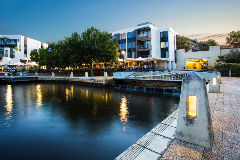 East Perth retailers counting on a bounce from new bridge