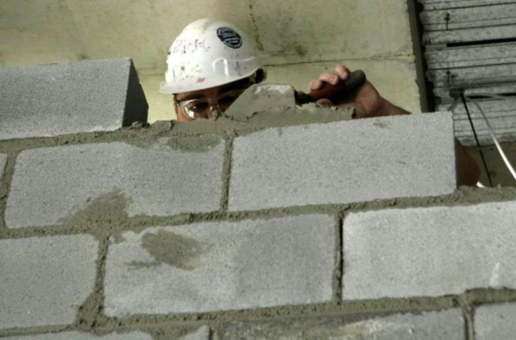 Construction grows faster in May