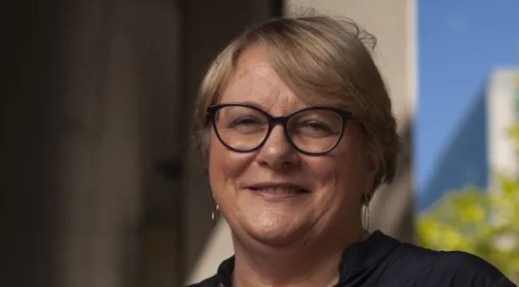 Stockland offloads two more malls as it continues $400m retail sell-off