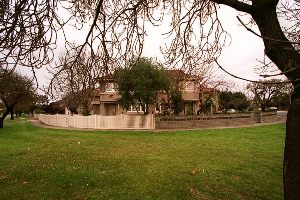 English idyll planted in Port