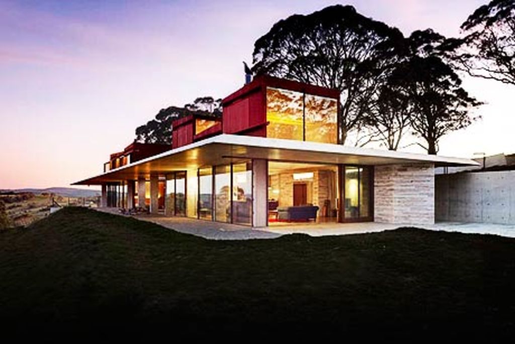 A house that speaks, with feeling