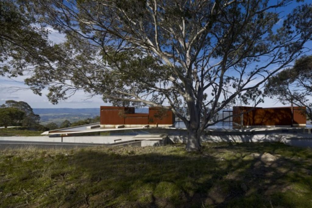 Peter Stutchbury's Invisible House voted house of the year
