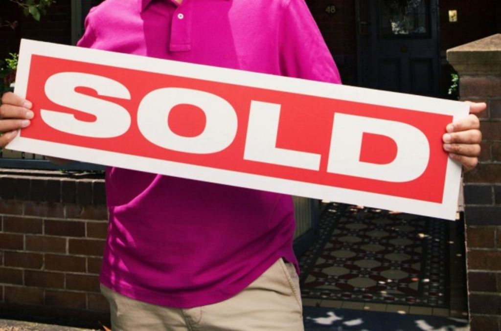 Melbourne buyers flock to house auctions