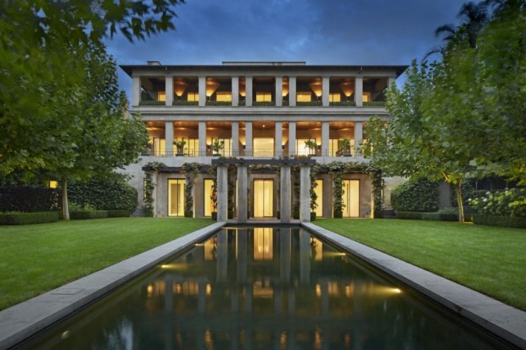 Toorak mansion sold at huge discount