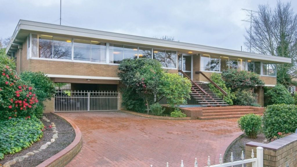 Ballarat house designed by Robin Boyd is groovy