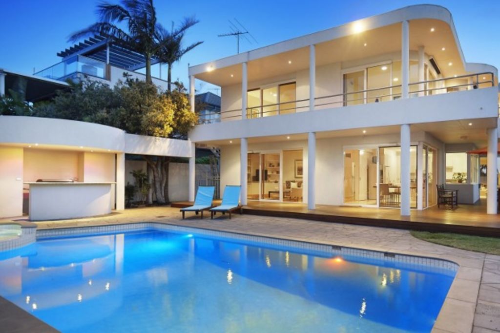 Beachfront property sold at auction for 8.5m sets Brighton land price