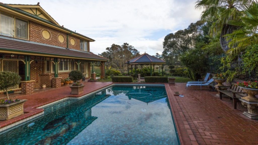 Canberra S Resort Style Houses A Holiday At Home With Bar Pool And Spa