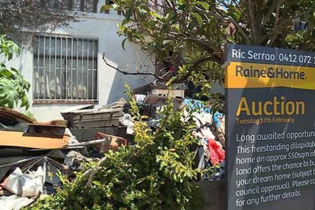 Bondi hoarders dodge forced sale of their home