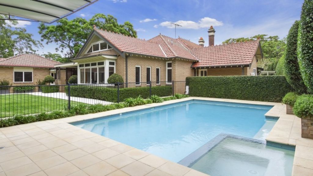 House in Appian Way Burwood for sale