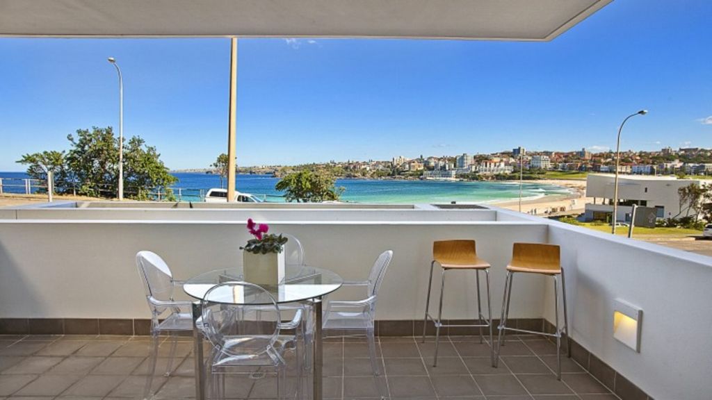 Apartment in Ian Mooredesigned building at Bondi Beach for sale for 3