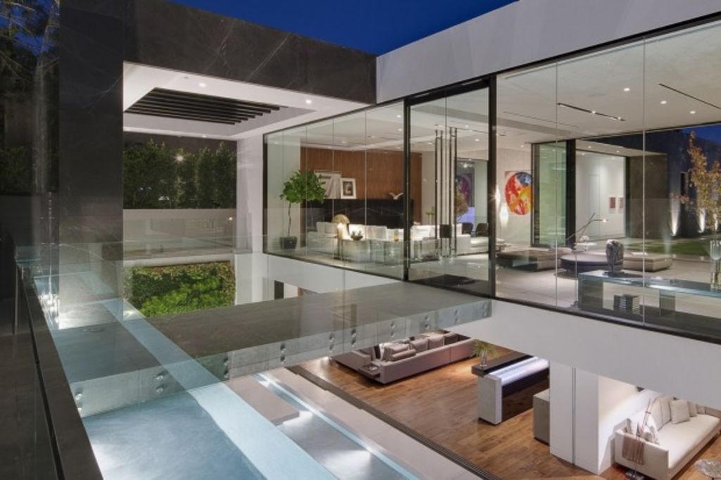 Hollywood views cost a cool $32 million 