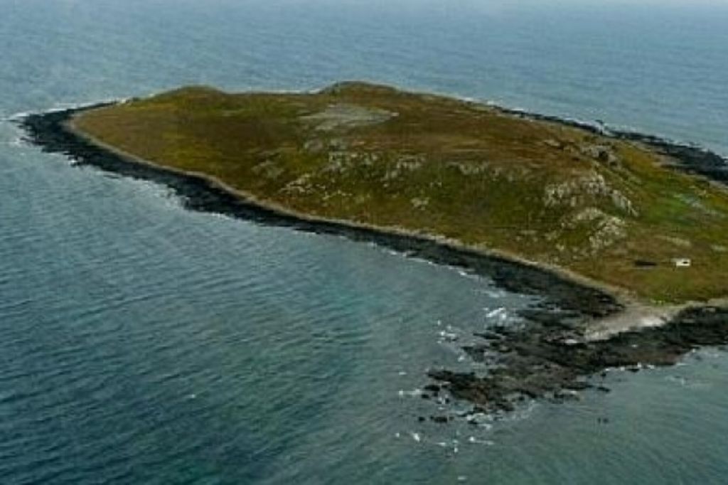 Aussie island passes in at auction in disagreement over just $5000 