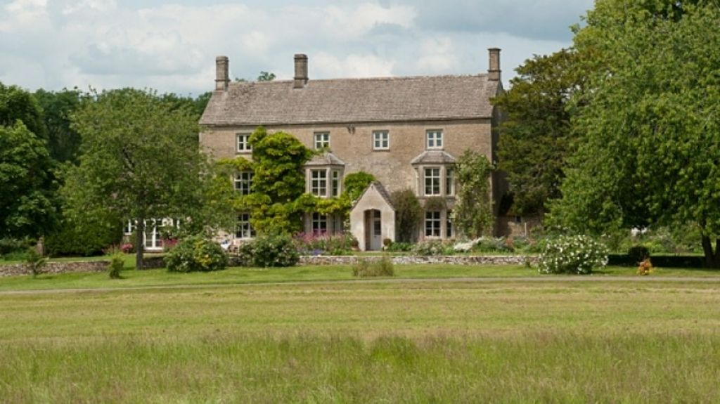Liz Hurley sells Cotswold home for 19 million