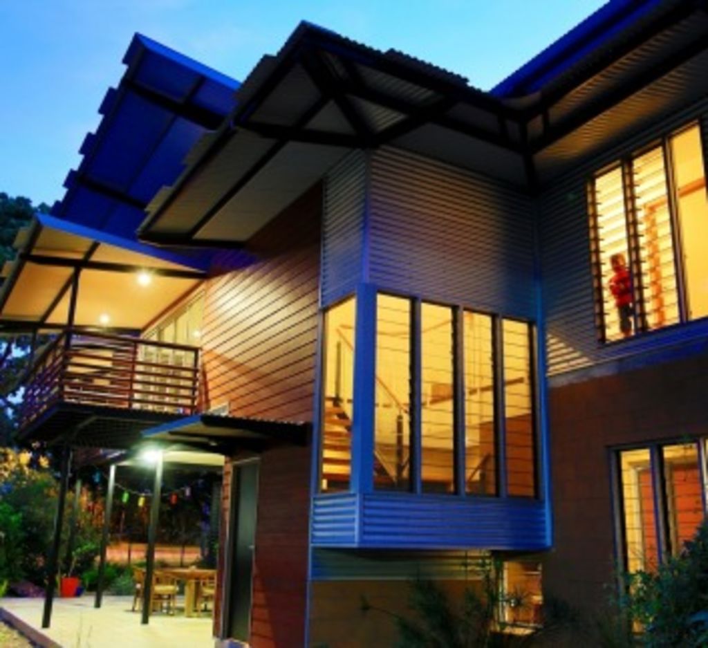 A Darwin house designed with a floating roof is actually made of sturdy