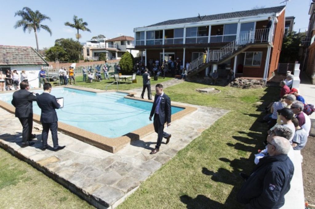 Cabarita waterfront knockdown sells for 4.66 million at auction