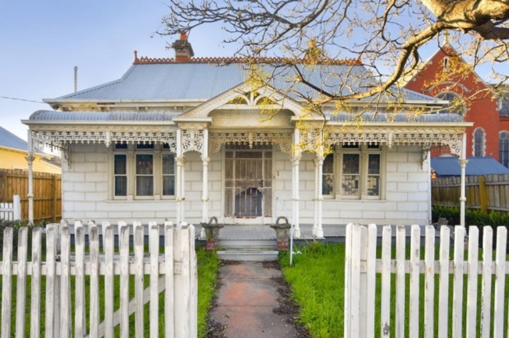 Unrenovated century-old home fetches $3.4 million at auction