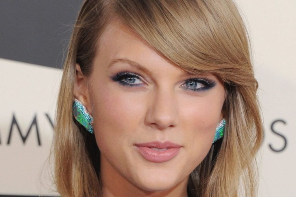 Taylor Swift denies rumours she bought a $25 million pad
