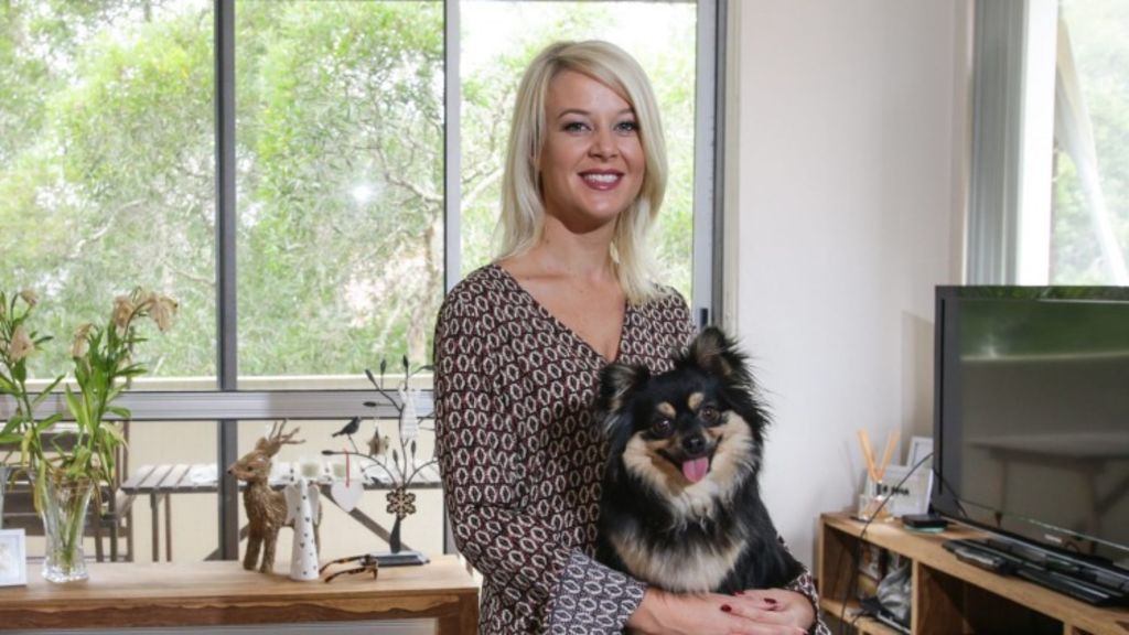 Jana Hocking, pictured here with her dog Ziggy, rents in Coogee and never wants to buy a home. Photo: Dallas Kilponen