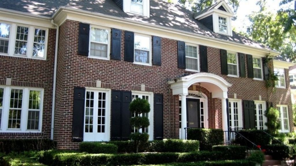 Home Alone Touring The Real Life House As The Macaulay Culkin Movie Turns 25