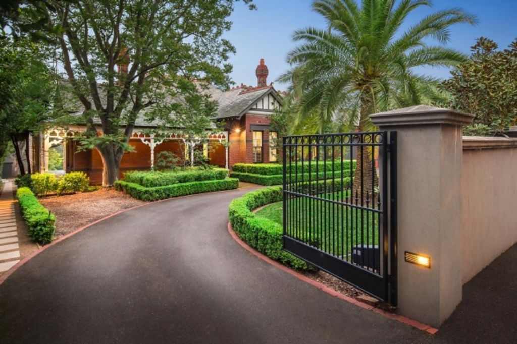 Steady result for Melbourne's record-breaking spring auction market 