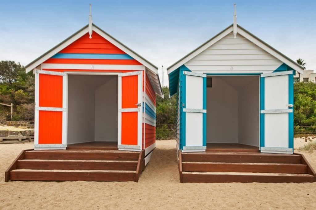 Iconic Brighton beach box sells for foreshore record of $285,000