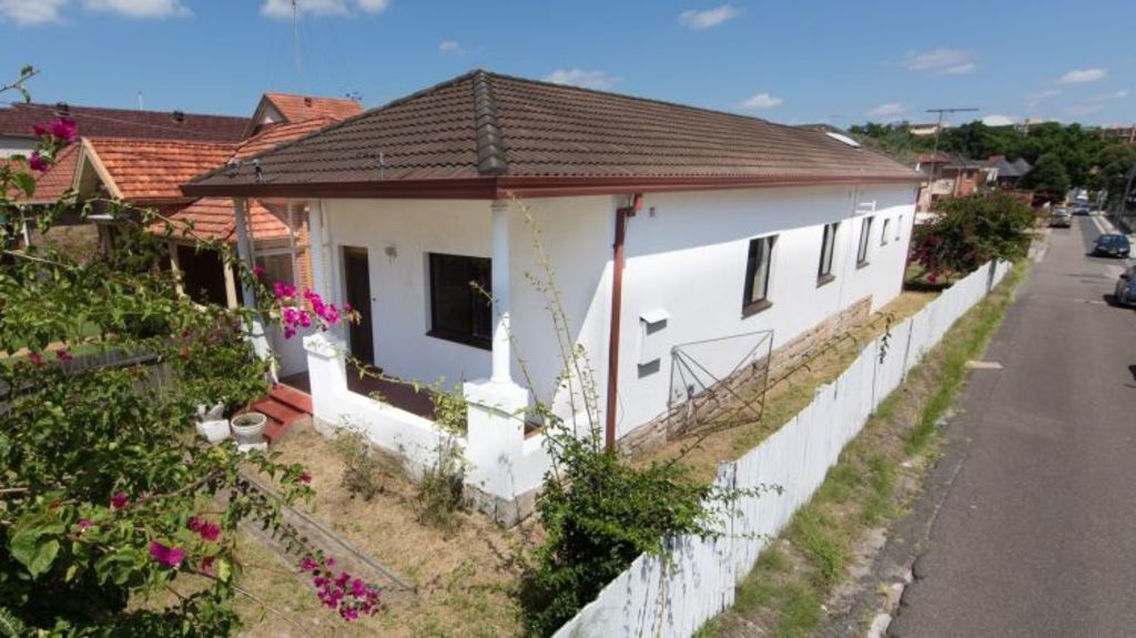 Unrenovated Kingsford house sells for more than 1 million over reserve