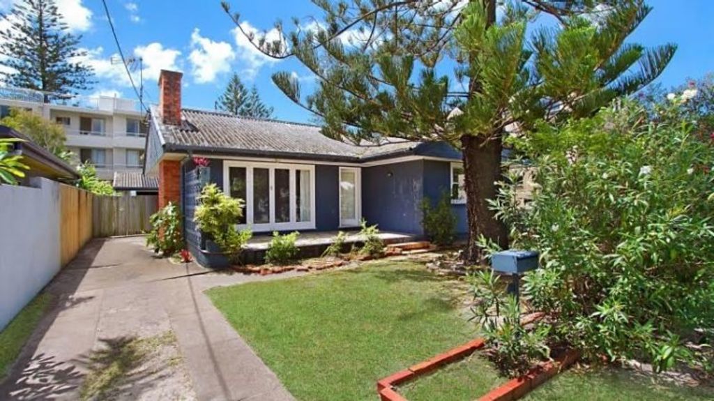 Tiny beach shack sells for 1.3 million on the Gold Coast