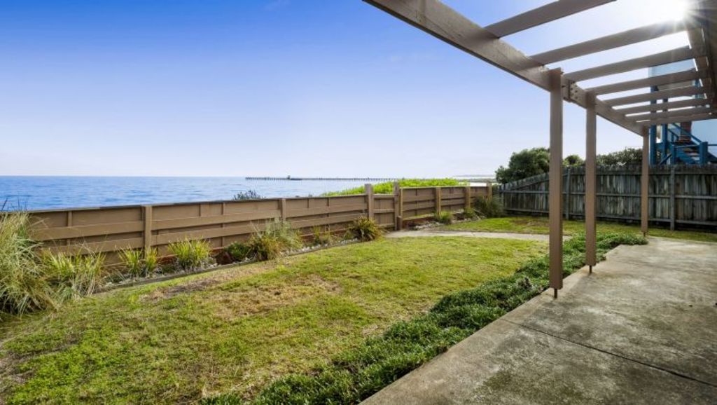 Beachfront knockdown in Aspendale sells for 3 million after auction
