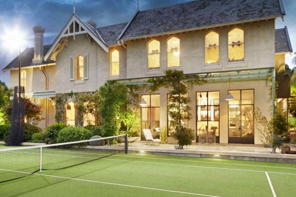 Celebrity mansion sets South Yarra record