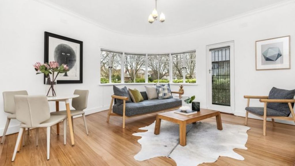 Classic Elwood apartment in the poets’ quarter