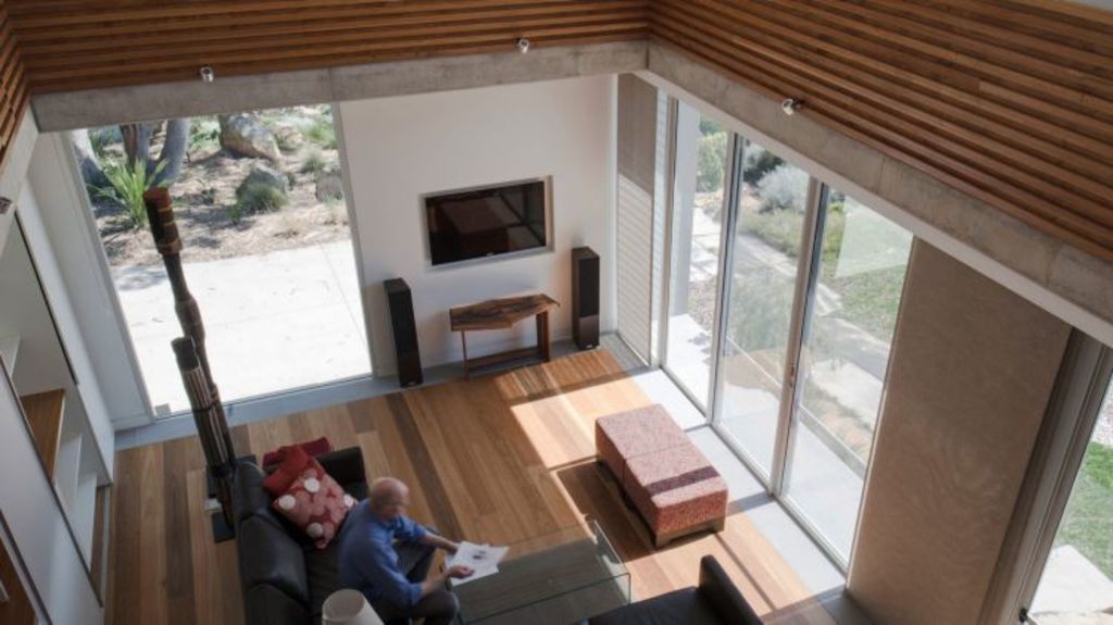 Bundeena house designed for isolation with Japanese Zen principles