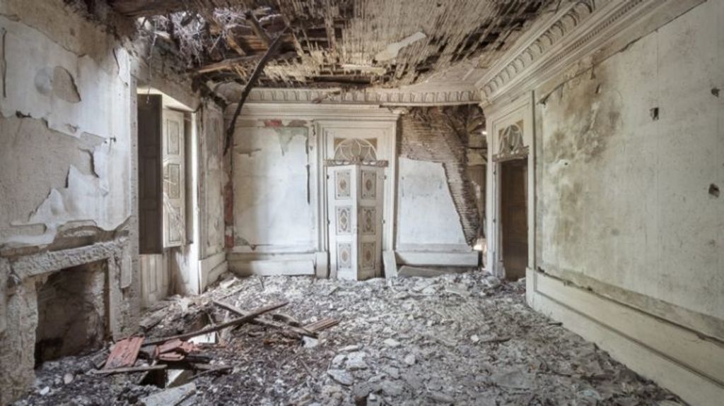 The abandoned mansions sitting empty in Europe