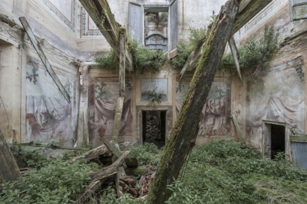 Europe's eerie abandoned villas