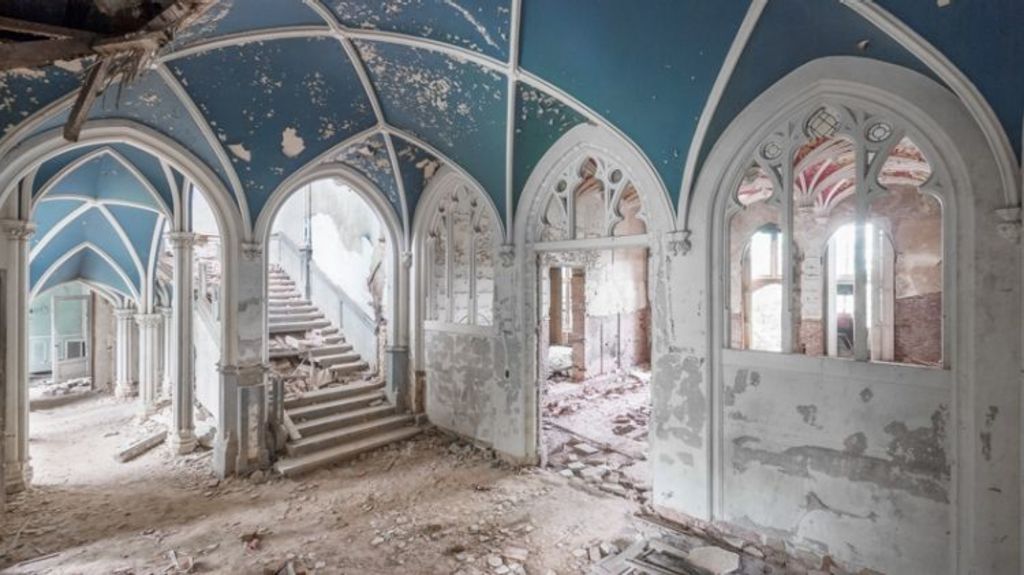 This Belgium villa built in 1866 has crumbled into disrepair. Photo: Mirna Pavlovic
