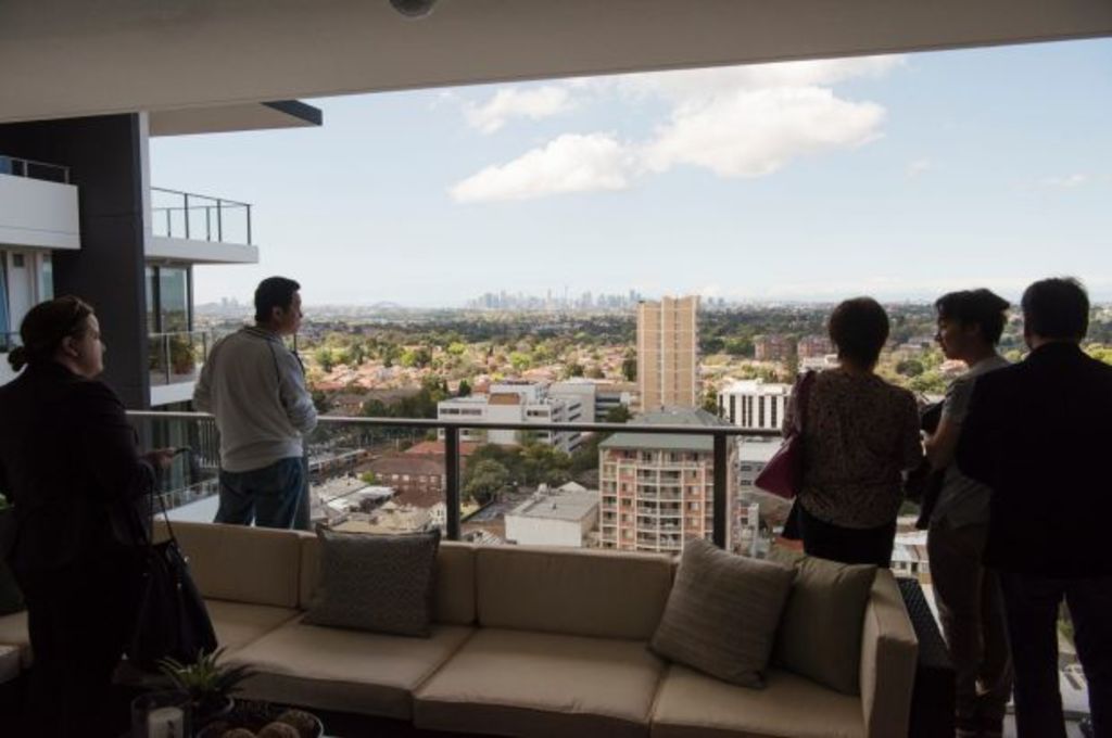 Burwood penthouse sells $460,000 over reserve and sets suburb record 