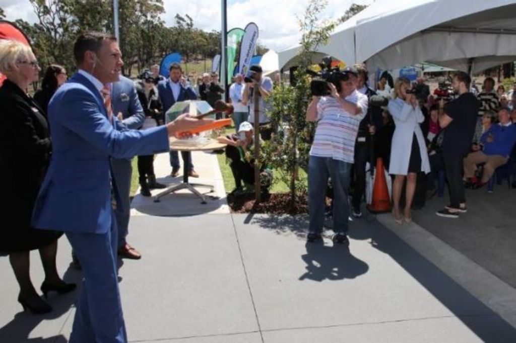 Lake Macquarie home built in three weeks sold to Sydney investor for