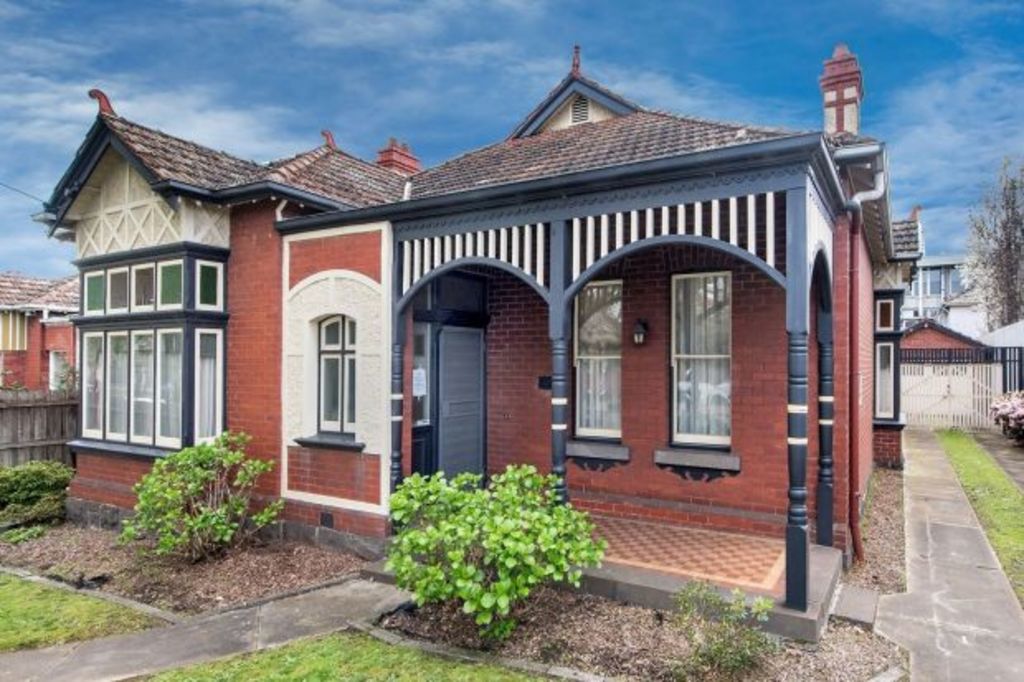 Cup holiday distractions no barrier to hot Melbourne auction market