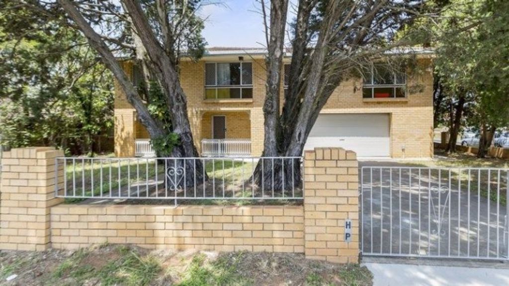Three homes in a row in Sunnybank sell for a total of 3 million