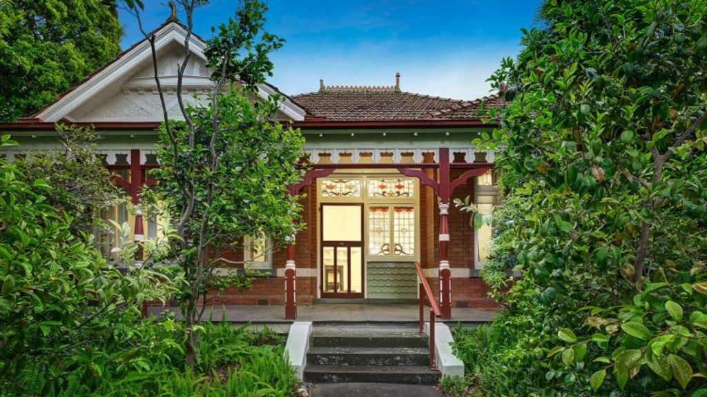 Unliveable Box Hill house sells for 4.5 million at auction on super