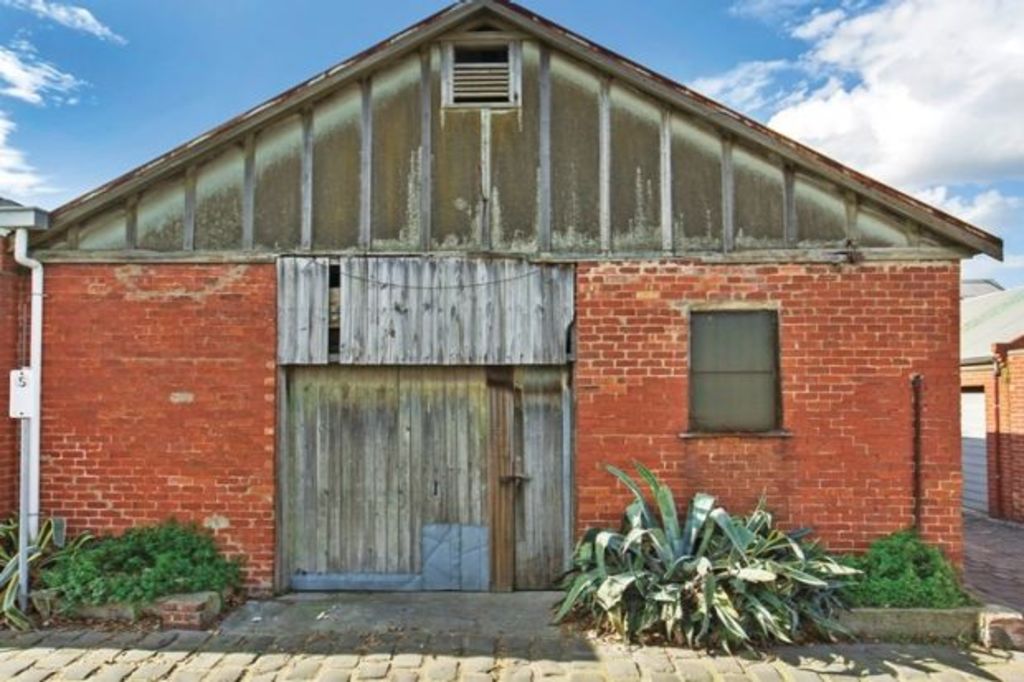 Derelict Albert Park stable smashes auction reserve to sell for $2.6 million