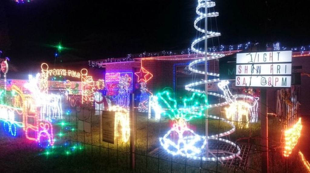 Where to find Christmas lights around Sydney