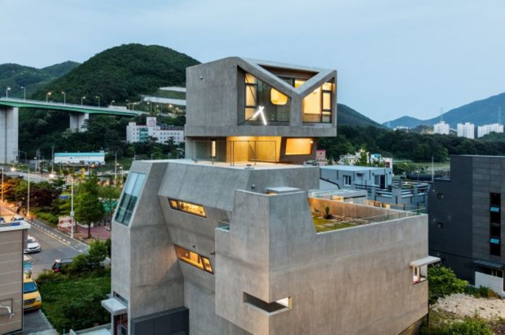 Korean architect builds house to look like an owl
