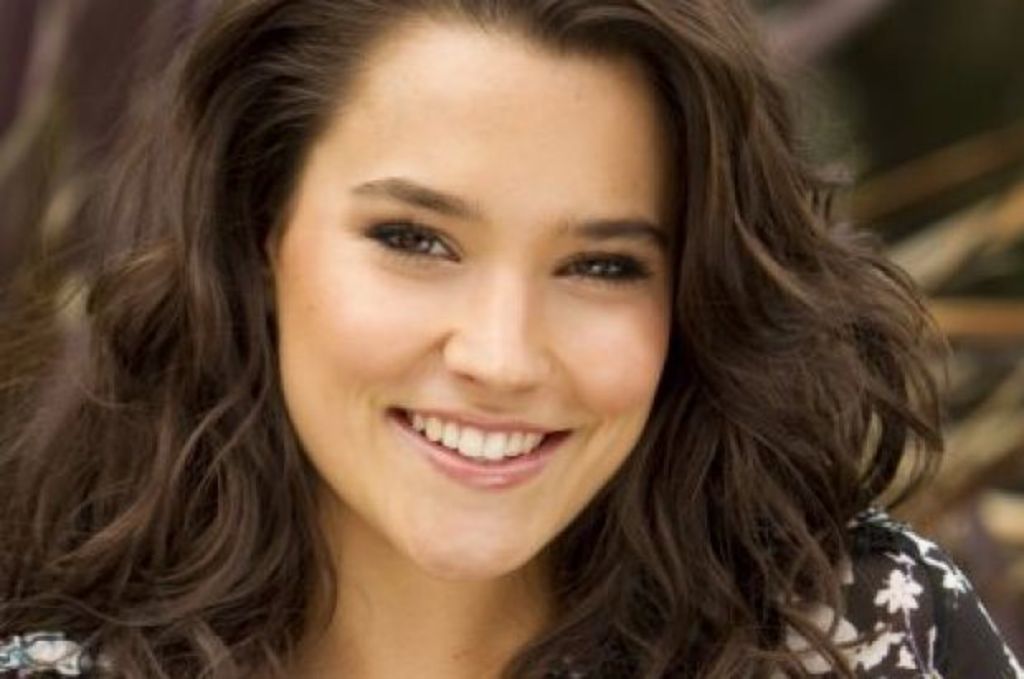ExHome and Away star Rhiannon Fish farewells former Surrey Hills home