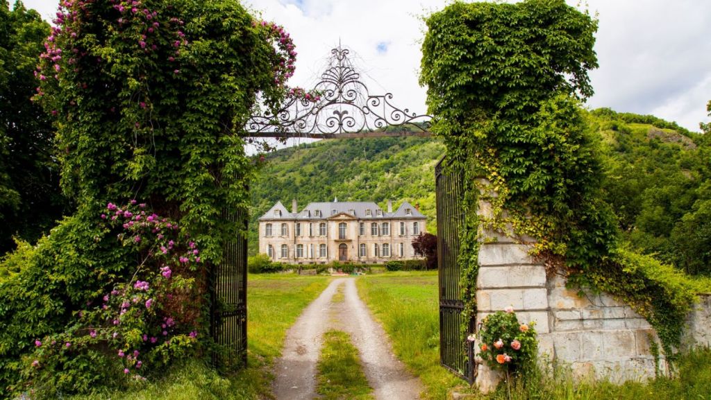 The Australian Couple Restoring An 18th Century French Chateau